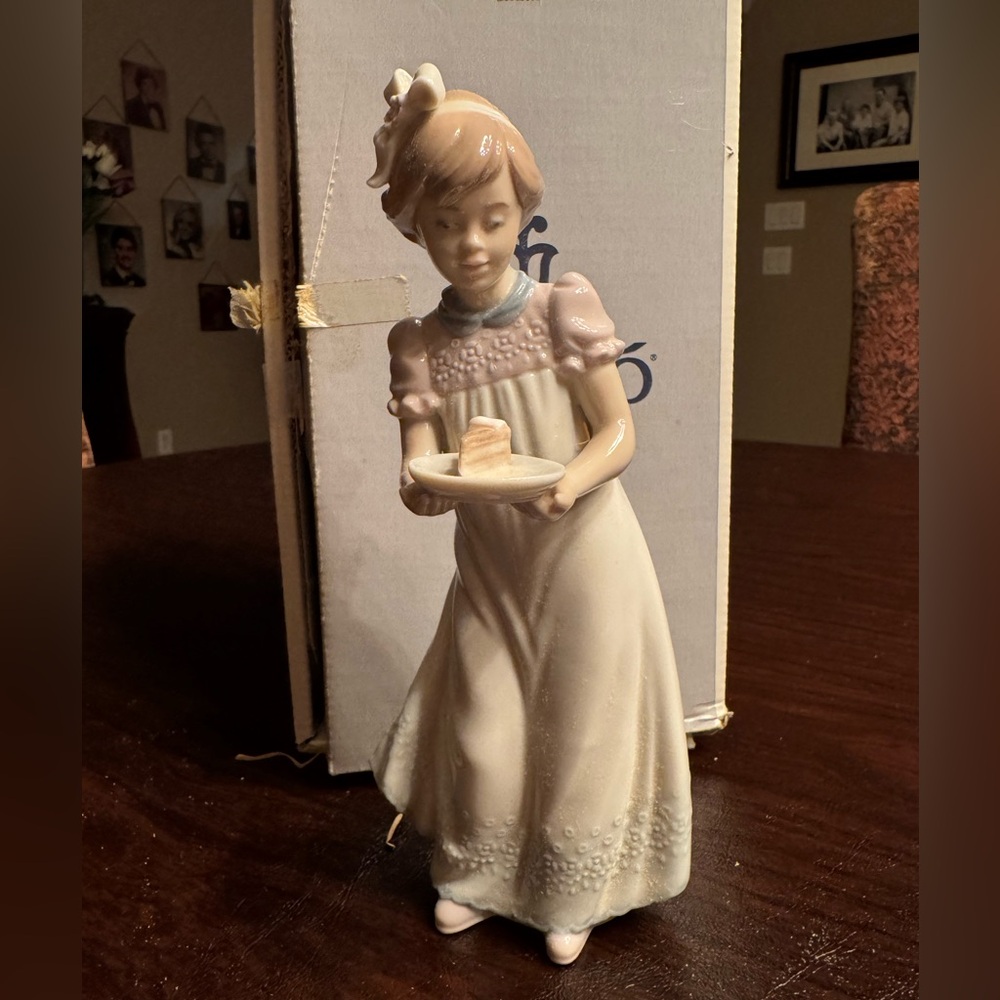 Lladro #5429, Happy Birthday